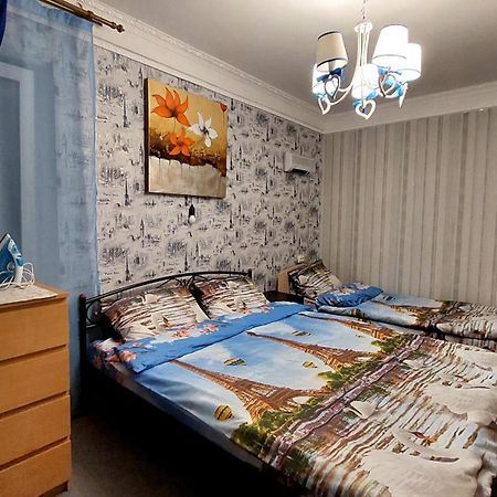 2 bedroom apartment metro Vasilkovskaya Kiev Exteriör bild